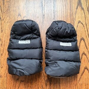 7 A.M. Enfant Black Gloves Warmmuffs- attach to stroller